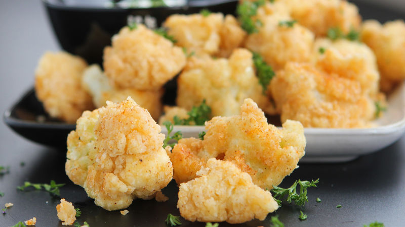 Spicy Fried Cauliflower with White Cheddar Ranch Dip